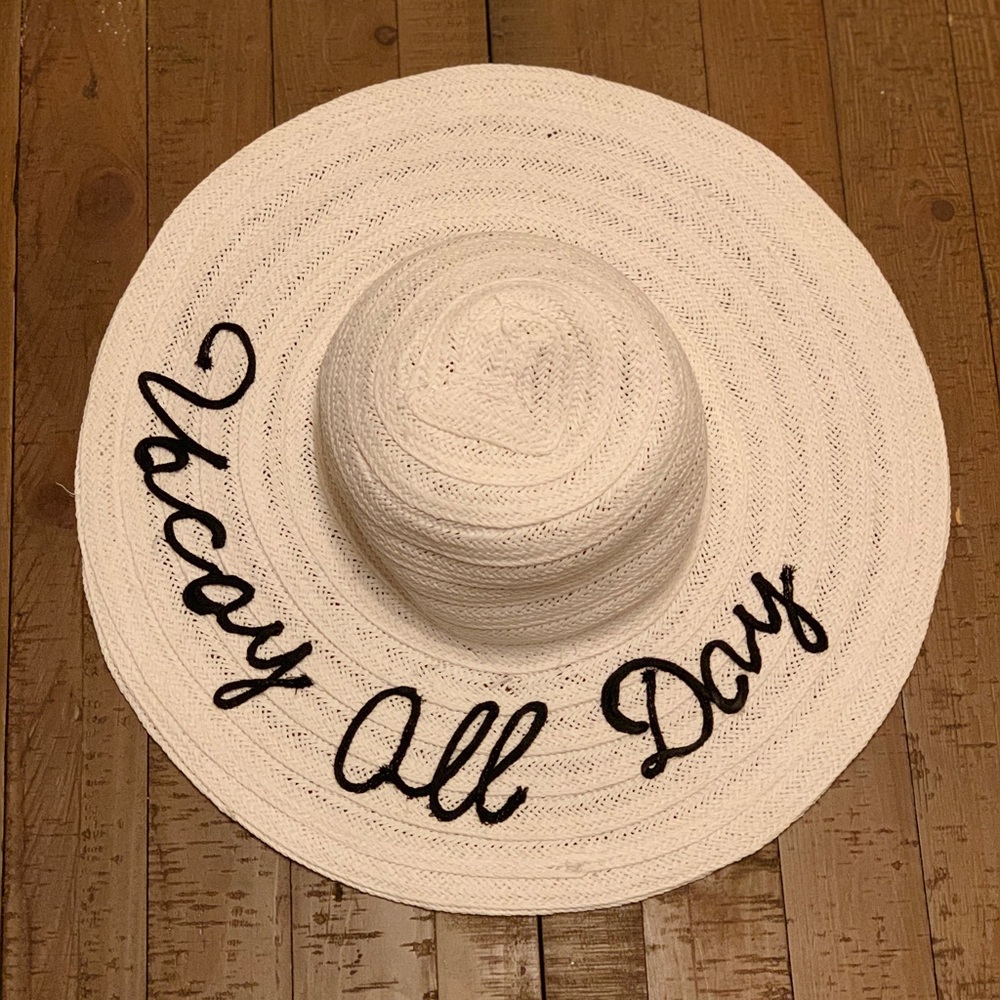 Sun hat “vacay all day”